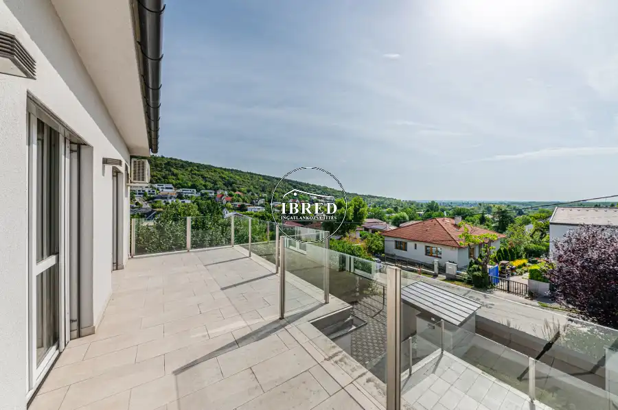 Albérlet, kiadó újszerű ikerház, Budapest, III. kerület