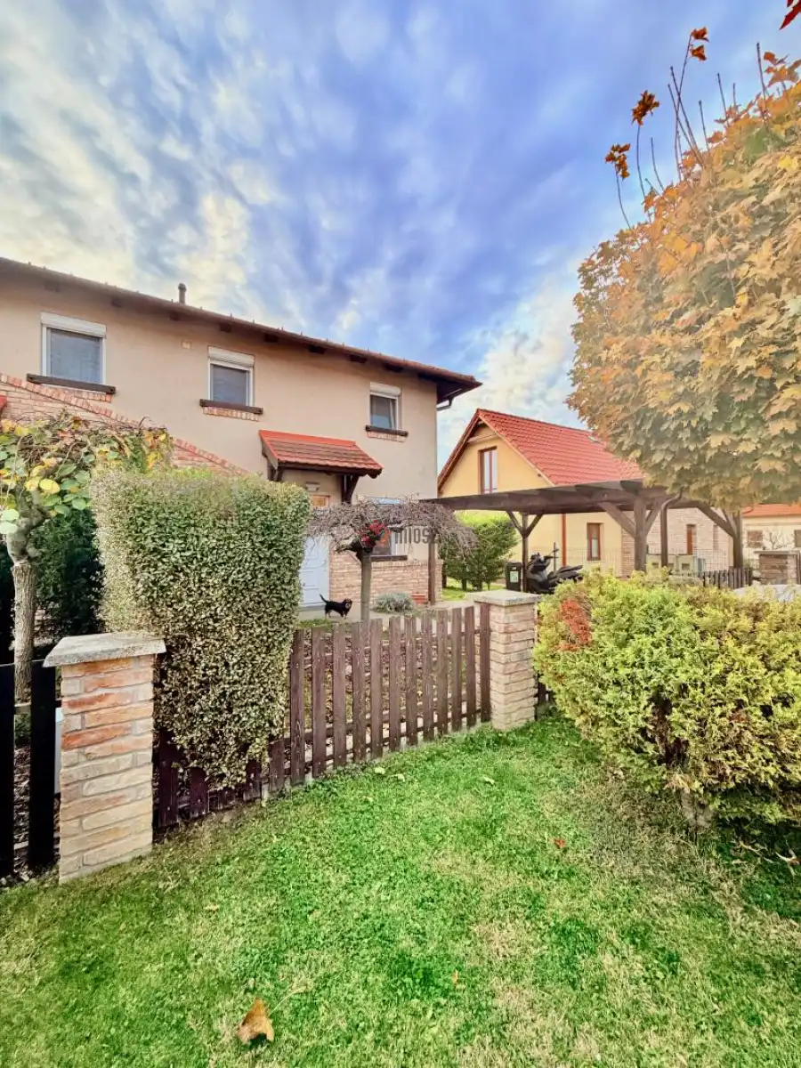 Albérlet, kiadó újszerű sorház, Tata