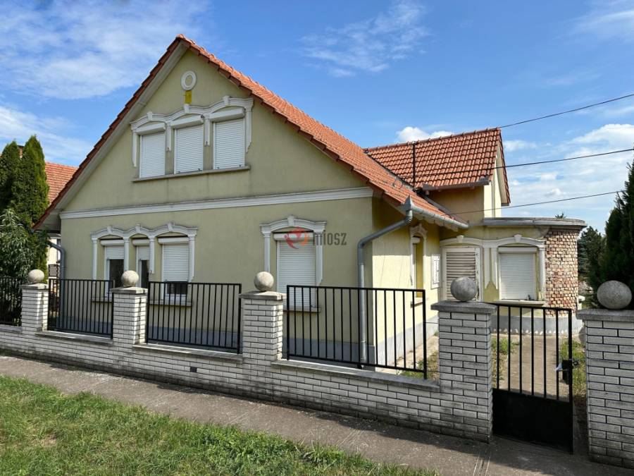 eladó családi ház, Abony