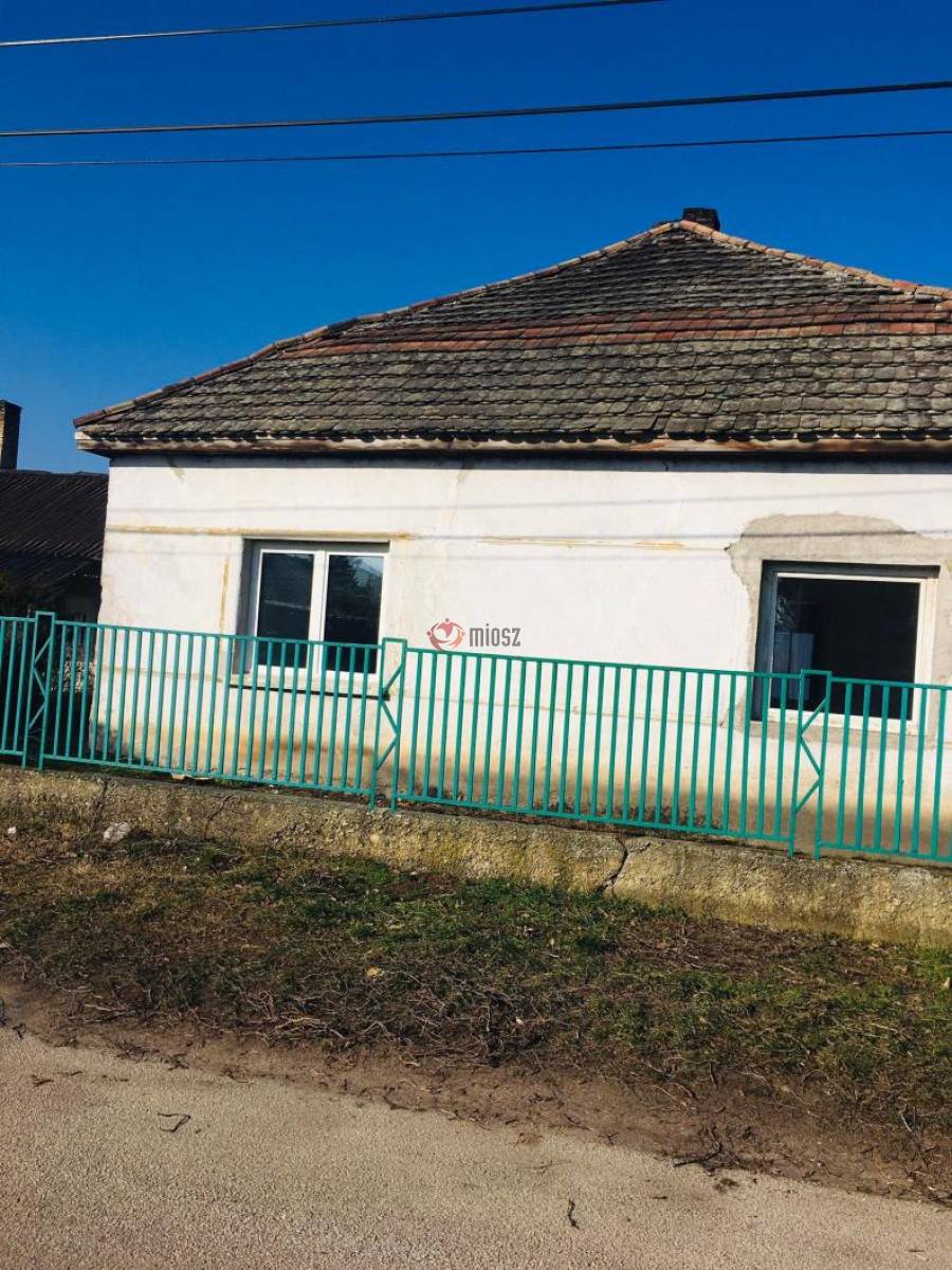 eladó családi ház, Ács