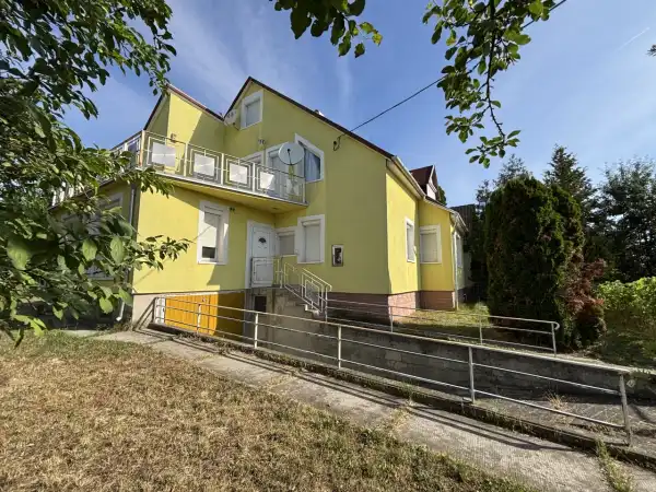 Eladó családi ház, Bábolna 6+2 szoba 220 m² 85 M Ft