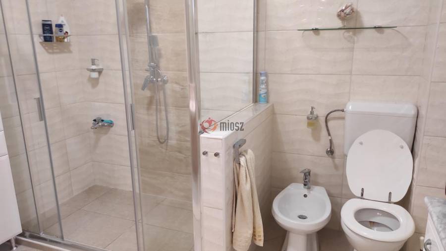 eladó családi ház, Baj