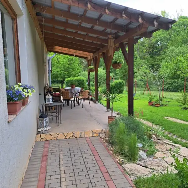 Eladó családi ház, Balatonkenese 4 szoba 100 m² 93.9 M Ft