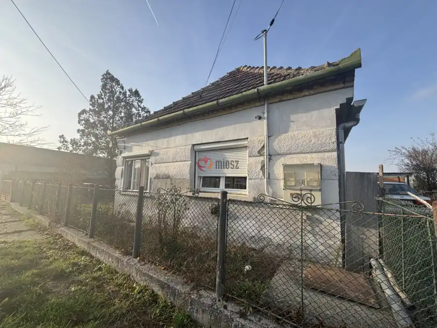 eladó családi ház, Bana