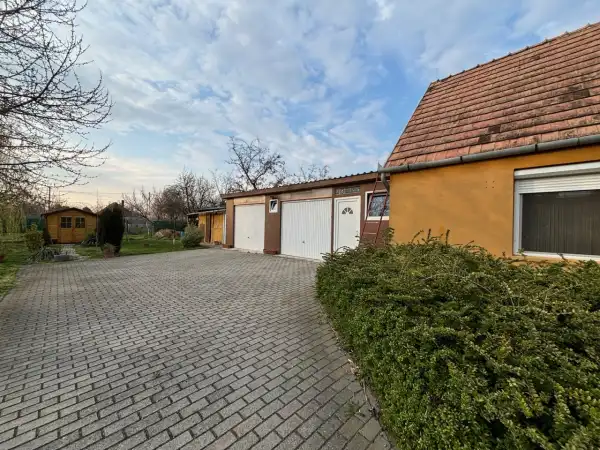 Eladó családi ház, Bana 4 szoba 106 m² 44.99 M Ft