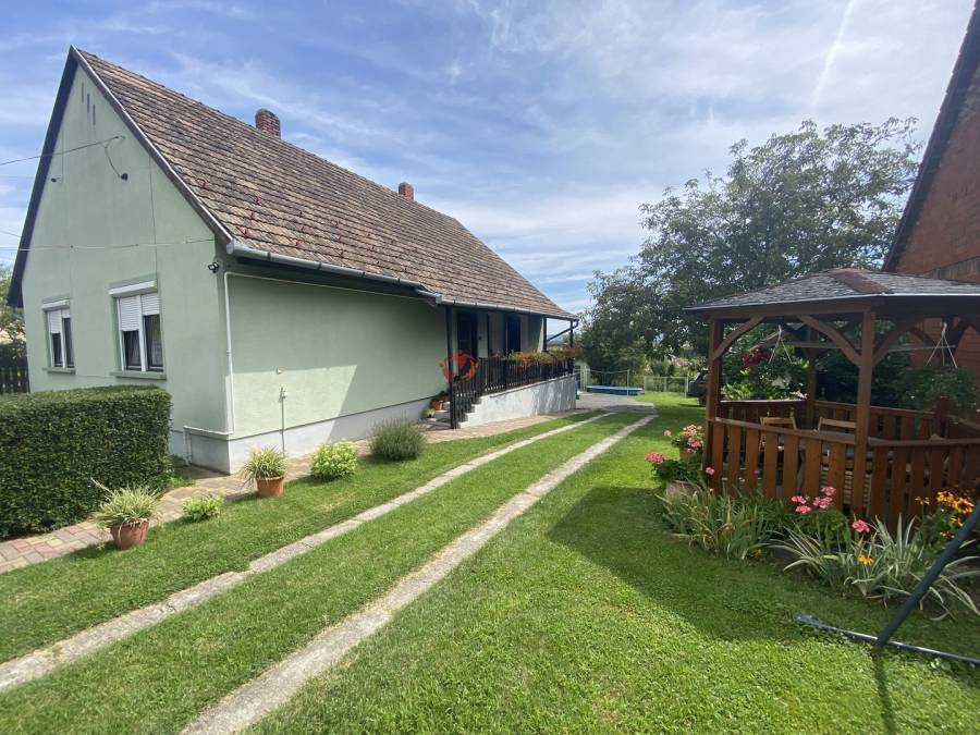 eladó családi ház, Bocska