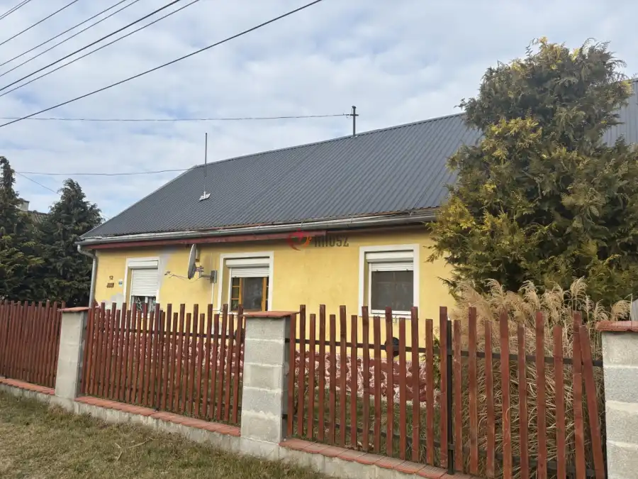 eladó családi ház, Bőny