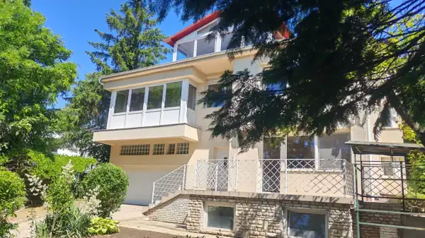 Eladó családi ház, Budapest, II. kerület 6+1 szoba 292 m² 329.9 M Ft
