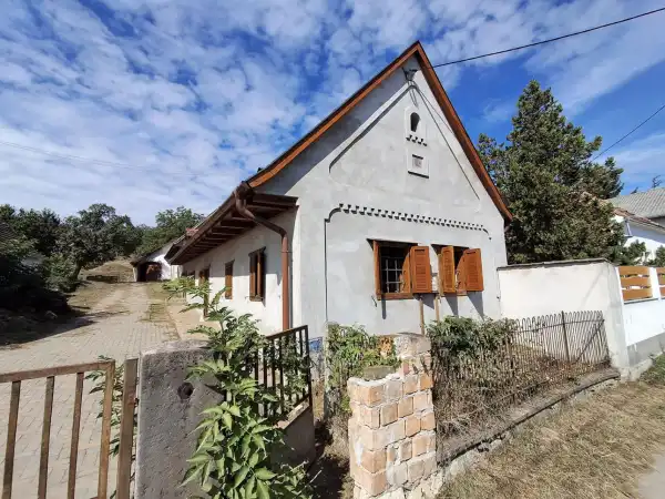 Eladó családi ház, Dunaszentmiklós 2+1 szoba 93 m² 54.9 M Ft