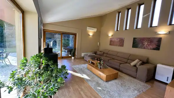 Eladó családi ház, Dunaújváros 3 szoba 220 m² 169 M Ft