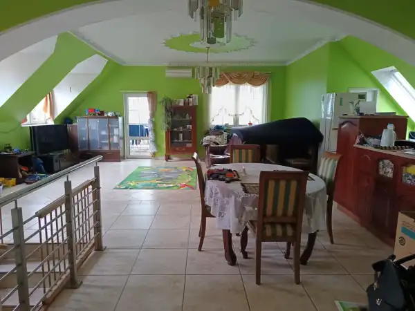 Eladó családi ház, Erdőkertes 6 szoba 250 m² 169.9 M Ft