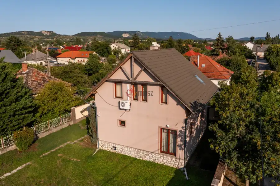 eladó családi ház, Esztergom