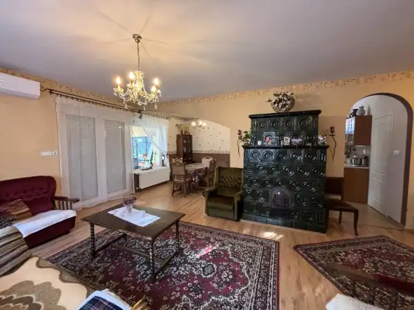 Eladó családi ház, Felsőpakony 5+1 szoba 135 m² 127.9 M Ft