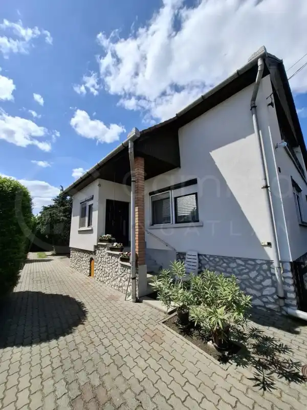 Eladó családi ház, Felsőzsolca 6+1 szoba 207 m² 64.9 M Ft