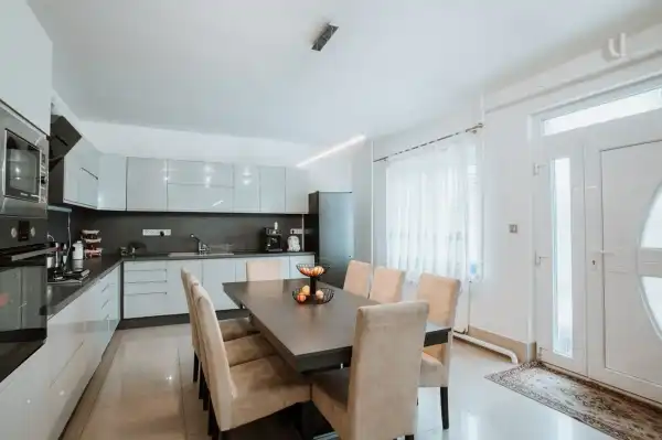 Eladó családi ház, Gödöllő 14 szoba 516 m² 220 M Ft