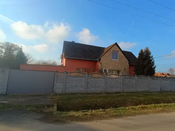 Eladó családi ház, Hajdúhadház 4+1 szoba 134 m² 49.9 M Ft