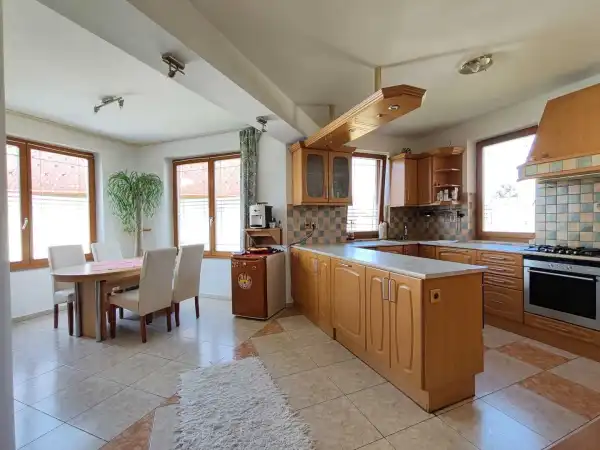 Eladó családi ház, Hegyeshalom 5+2 szoba 262 m² 110 M Ft