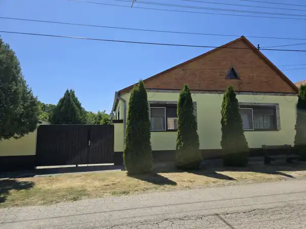 Eladó családi ház, Katymár 3 szoba 125 m² 15 M Ft