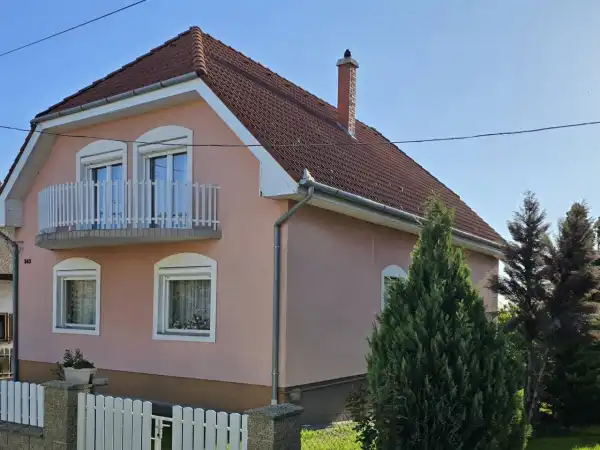 Eladó családi ház, Keszthely 6 szoba 210 m² 92.9 M Ft