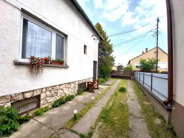 Eladó családi ház, Kisbér 5 szoba 120 m² 45.5 M Ft