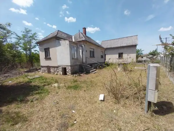 Eladó családi ház, Kisbér 1 szoba 50 m² 12 M Ft