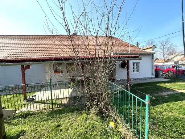 Eladó családi ház, Kocs 2+1 szoba 80 m² 39.99 M Ft