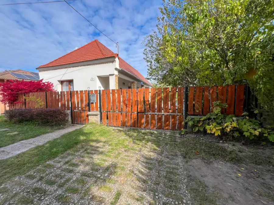 eladó családi ház, Kocs