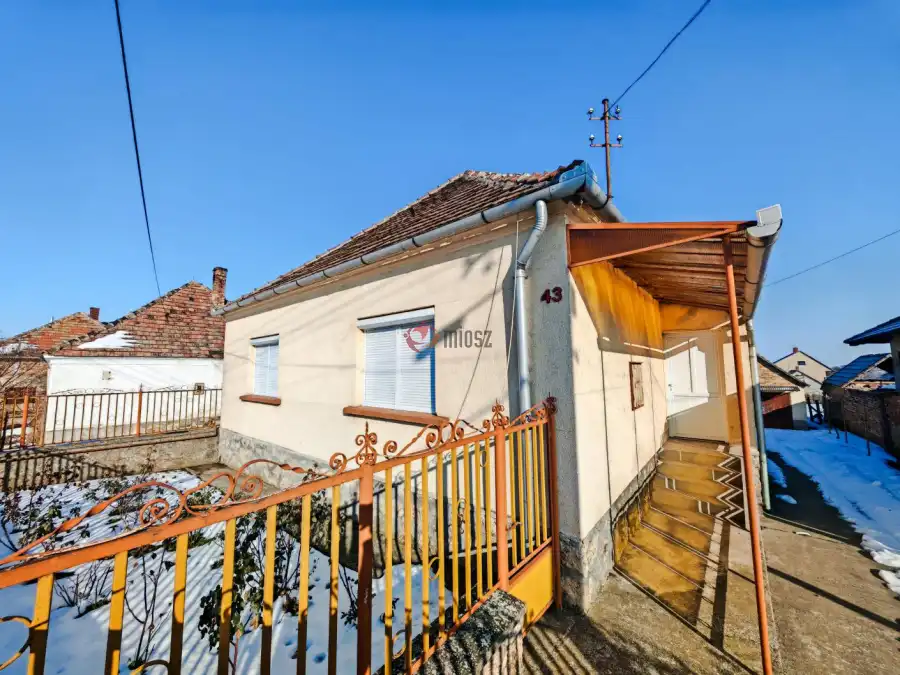 eladó családi ház, Kocs