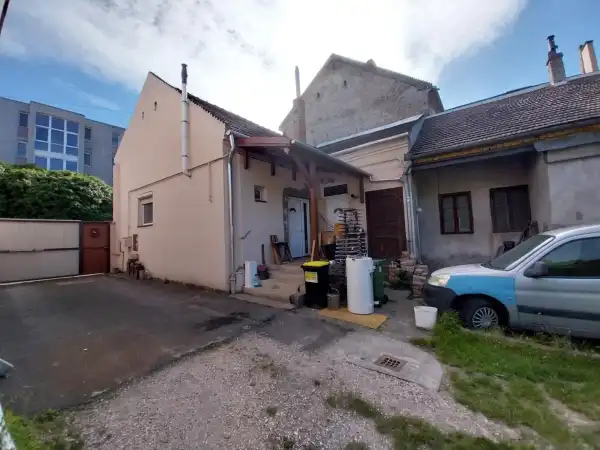 Eladó családi ház, Komárom 3 szoba 138 m² 45.9 M Ft