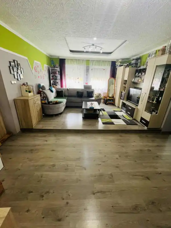 Eladó családi ház, Komárom 5 szoba 132 m² 76.9 M Ft Eladó családi ház, Komárom 5 szoba 132 m² 76.9 M Ft