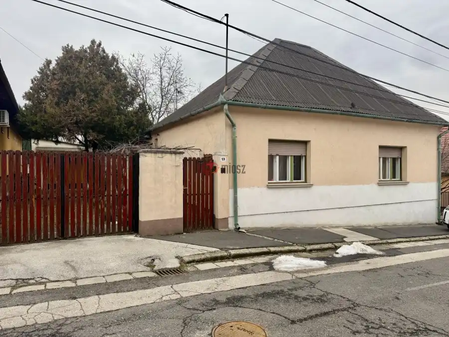 eladó családi ház, Komárom