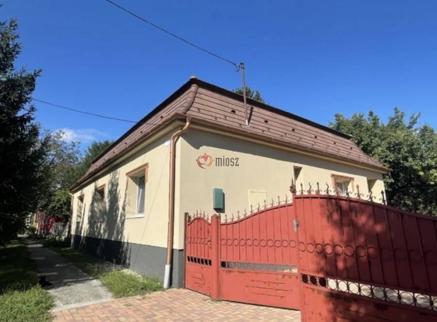 eladó családi ház, Komárom
