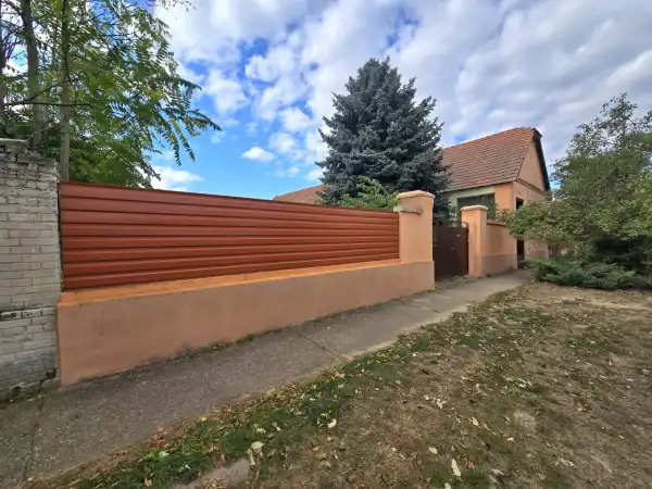 Eladó családi ház, Madaras 3 szoba 210 m² 13.5 M Ft