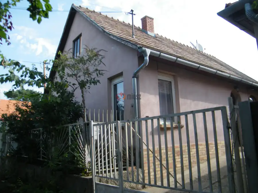 eladó családi ház, Majosháza