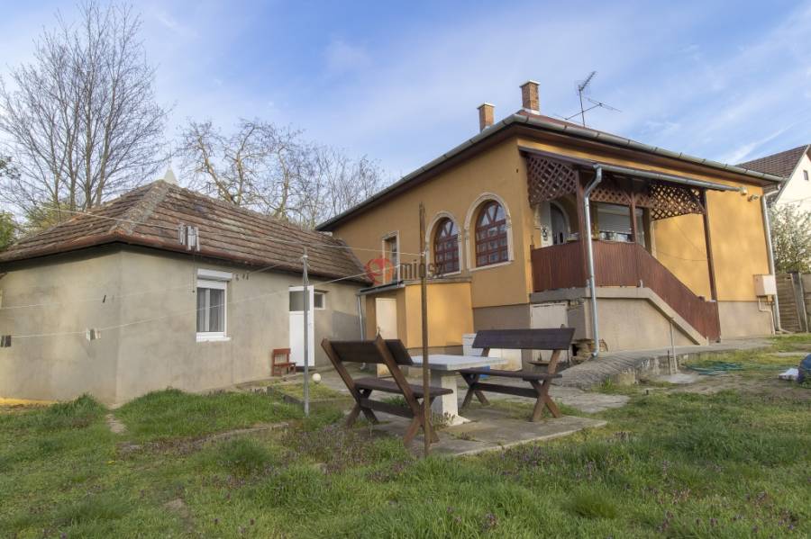 eladó családi ház, Mende