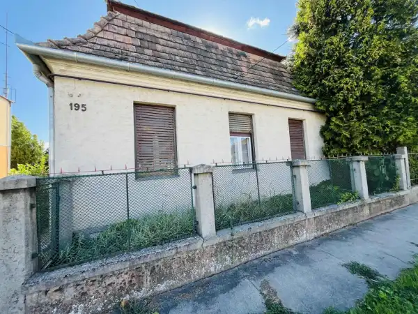 Eladó családi ház, Naszály 4 szoba 111 m² 44.9 M Ft