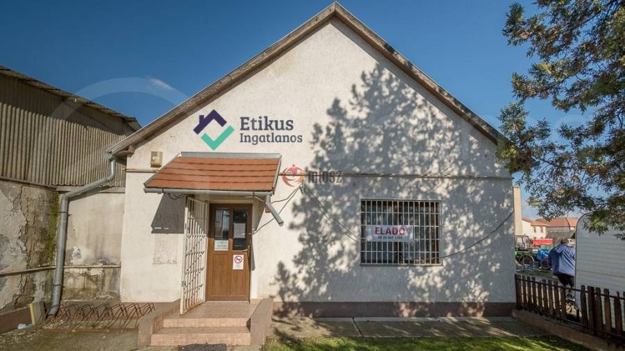 eladó családi ház, Onga