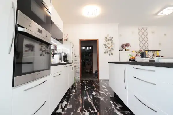 Eladó családi ház, Orosháza 5 szoba 180 m² 75 M Ft