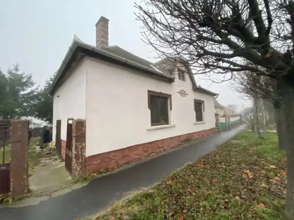 Eladó családi ház, Oroszlány 3 szoba 112 m² 54.9 M Ft