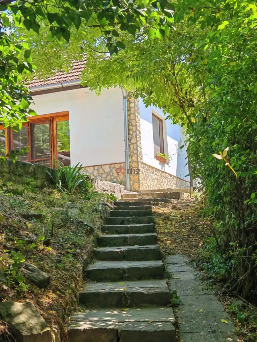 eladó családi ház, Pécel