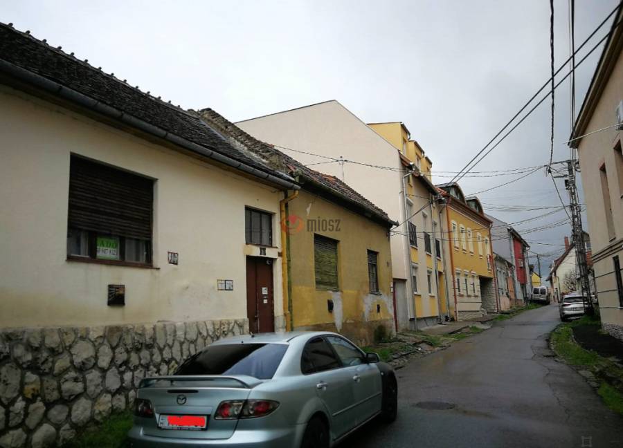 eladó családi ház, Pécs