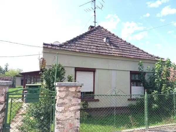 Eladó családi ház, Réde 2 szoba 81 m² 17.9 M Ft Eladó családi ház, Réde 2 szoba 81 m² 17.9 M Ft