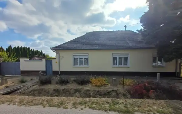 Eladó családi ház, Sükösd 3 szoba 89 m² 18.5 M Ft