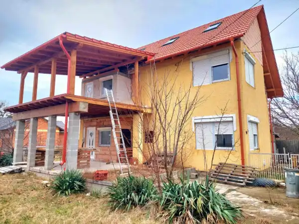 Eladó családi ház, Szomód 6 szoba 240 m² 65 M Ft