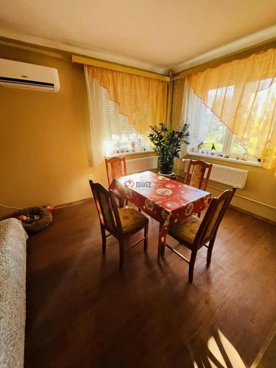 eladó családi ház, Szomód