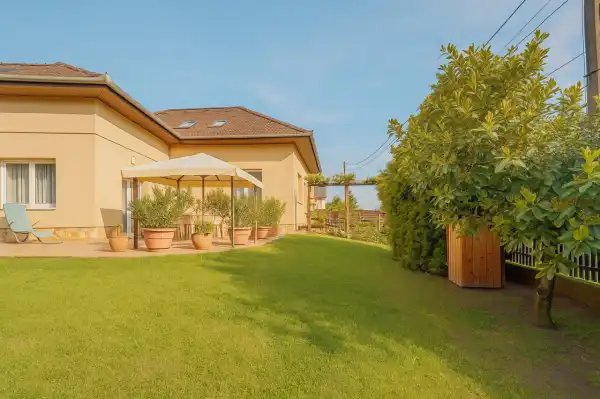 Eladó családi ház, Tahitótfalu 5 szoba 262 m² 129 M Ft