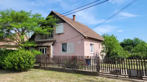 Eladó családi ház, Tápiószecső 4+1 szoba 160 m² 35.99 M Ft