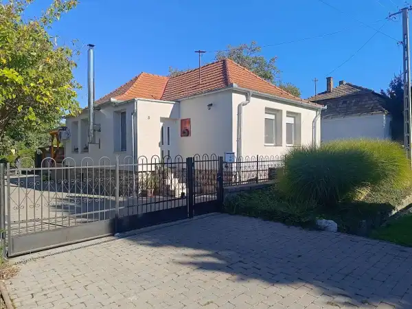 Eladó családi ház, Tardos 4 szoba 89 m² 71.7 M Ft