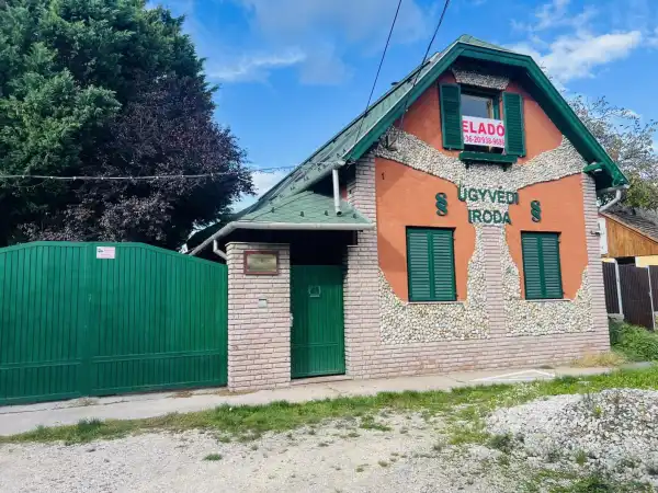 Eladó családi ház, Tata 12 szoba 307 m² 159 M Ft