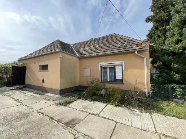 Eladó családi ház, Tata 3 szoba 100 m² 44 M Ft